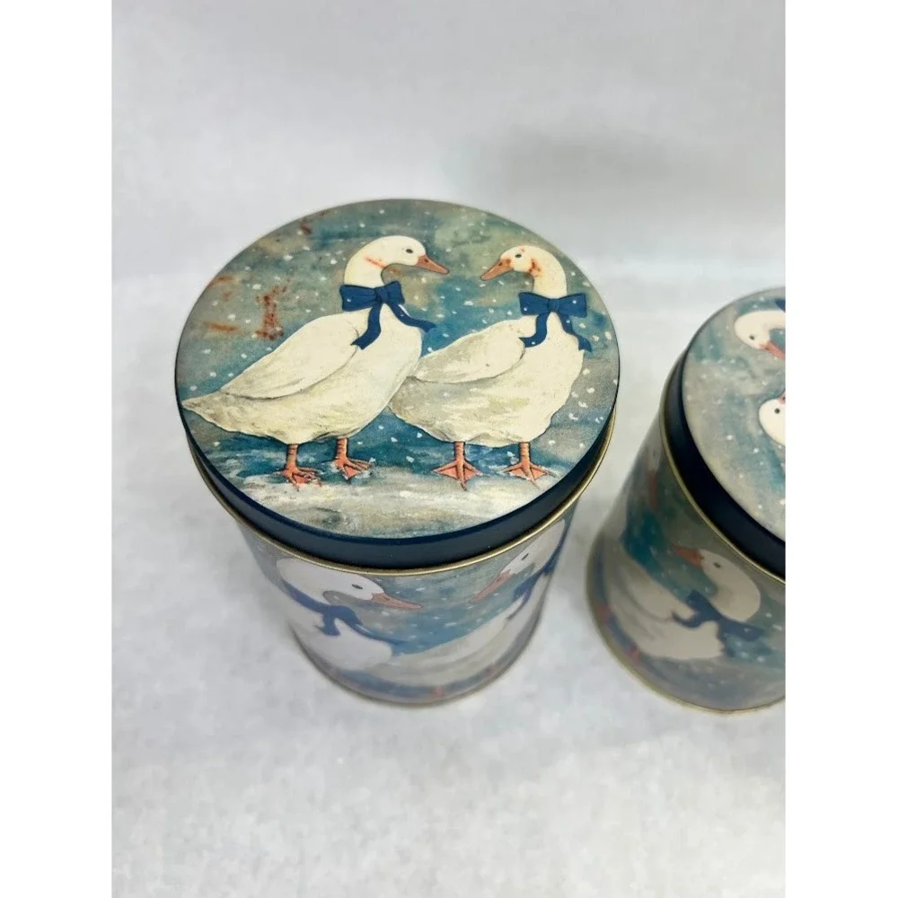 Unbranded vintage nesting